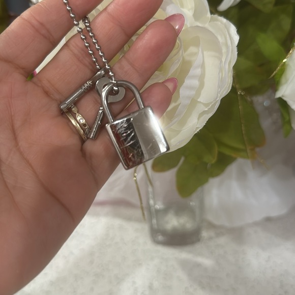 🤍✨Lock & Set of Keys ONLY - Picture 8 of 8